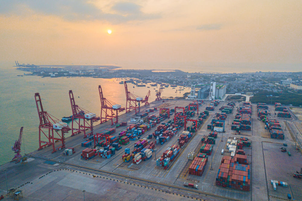 这是位于海南自贸港重点园区洋浦经济开发区的洋浦港(2023年2月26日摄,无人机照片)。