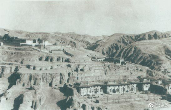 1947年12月25日至28日,中共中央在陕北米脂杨家沟召开扩大会议(十二月会议)。图为会议会址。