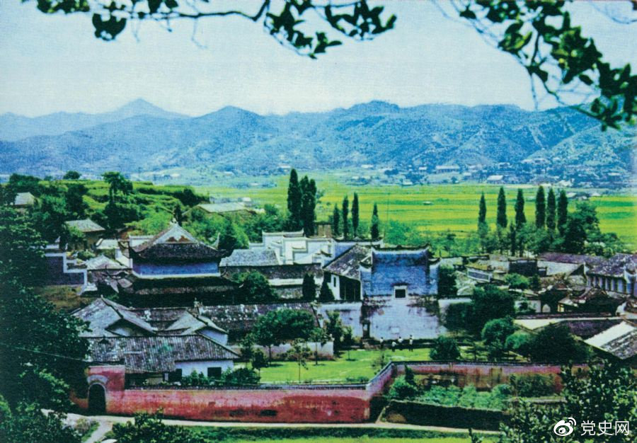1927年9月19日,毛泽东在浏阳文家市里仁公司召开前敌委员会会议,经过激烈争论,决定放弃攻打长沙的计划,改向敌人统治力量薄弱的湘赣边界的山区进军。图为文家市里仁公司旧址。
